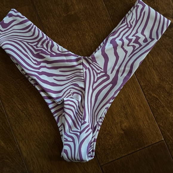 Skatie Bikini Set - Picture 3 of 7